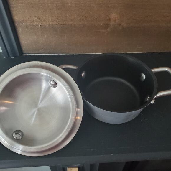 Technique 1/2 Qt Pot & Lid Hard-Anodized Non-Stick NSF Thailand Made #000353 - Picture 5 of 9